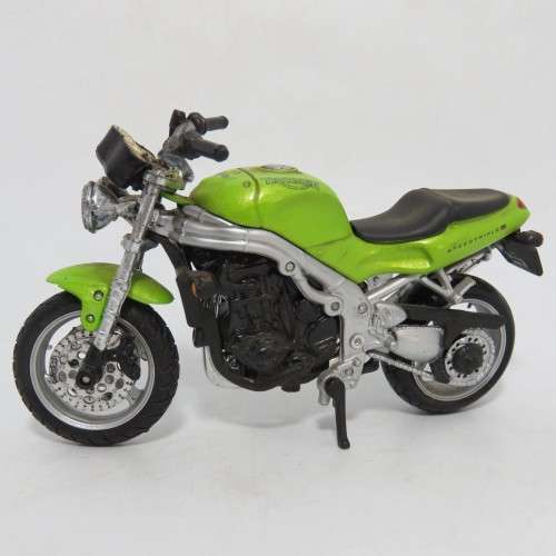 Maisto Triumph 955i Speedtriple model motorcycle - Scale 1/18