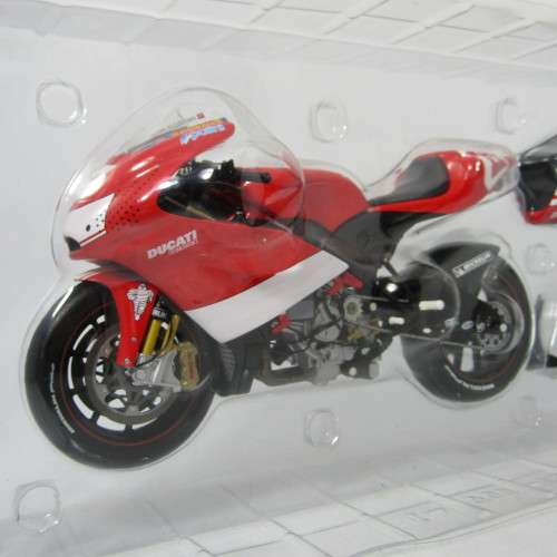 MiniChamps Ducati Desmosedici MotoGP 2003 model motorcycle - #12 Troy Bayliss - scale 1/12 in box