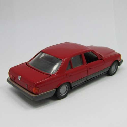 N2G Modelle No. 261 Mercedes-Benz 260 SE die-cast model car - grille trimming missing - scale 1/35