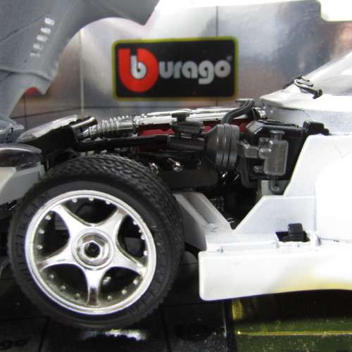 Bburago 1996 Dodge Viper GTS Coupe model car in box - scale 1/18