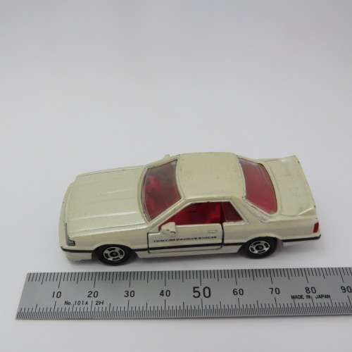 Tomy Tomica No.20 Nissan Skyline toy car - Scale 1/62 - Opening doors