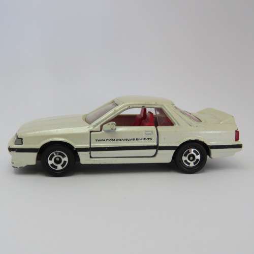 Tomy Tomica No.20 Nissan Skyline toy car - Scale 1/62 - Opening doors