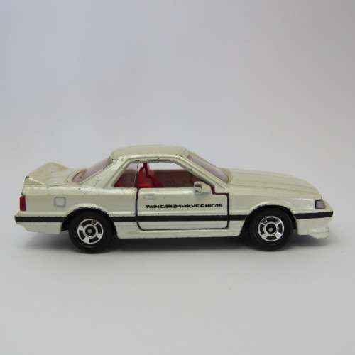 Tomy Tomica No.20 Nissan Skyline toy car - Scale 1/62 - Opening doors