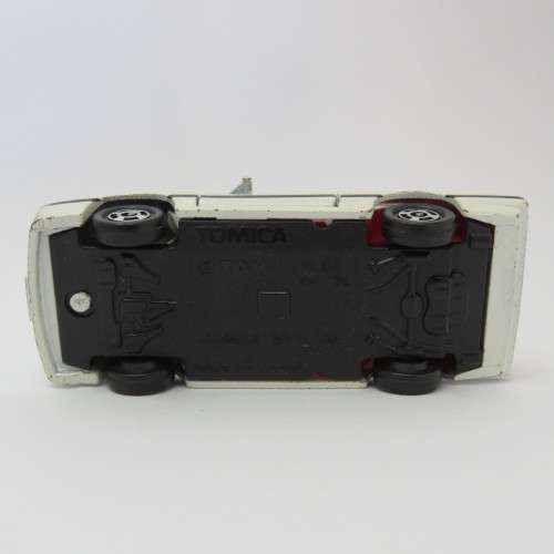 Tomy Tomica No.20 Nissan Skyline toy car - Scale 1/62 - Opening doors