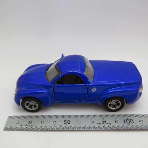 Maisto 2000 Chevrolet SSR Concept model car - Pull back action - Scale 1/36