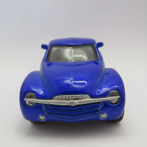 Maisto 2000 Chevrolet SSR Concept model car - Pull back action - Scale 1/36