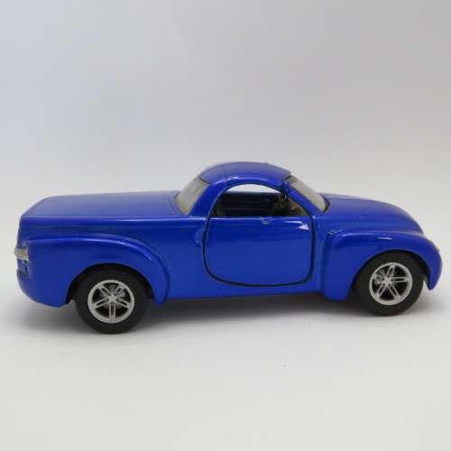 Maisto 2000 Chevrolet SSR Concept model car - Pull back action - Scale 1/36