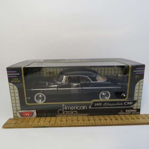 MotorMax 1955 Chrysler C300 model car in box - Scale 1/24