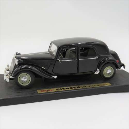 Maisto 1952 Citroen 15 CV 6 Cylinder model car - Scale 1/18
