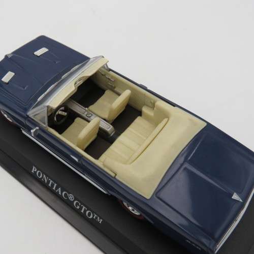 DelPrado 1964 Pontiac GTO die-cast model car - Scale 1/43 - Mirror missing