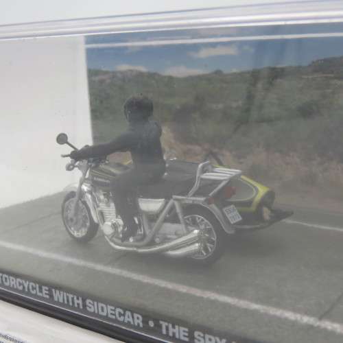 James Bond 007 Kawasaki Z900 motorcycle with sidecar model - The spy who loved me