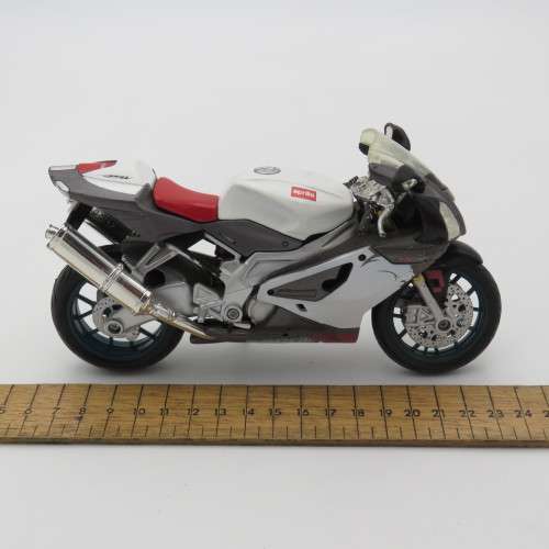 Maisto Aprilia RSV 1000 model motorcycle - Scale 1/12