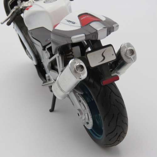 Maisto Aprilia RSV 1000 model motorcycle - Scale 1/12