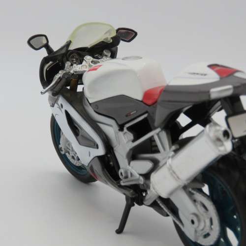 Maisto Aprilia RSV 1000 model motorcycle - Scale 1/12