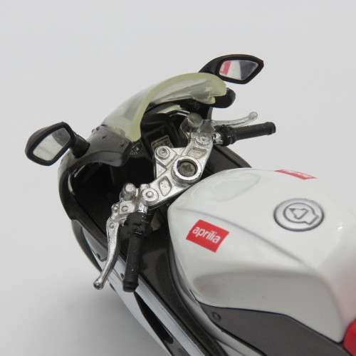 Maisto Aprilia RSV 1000 model motorcycle - Scale 1/12