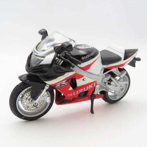 Maisto Suzuki GSXR 750 model motorcycle - Scale 1/18