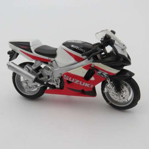 Maisto Suzuki GSXR 750 model motorcycle - Scale 1/18