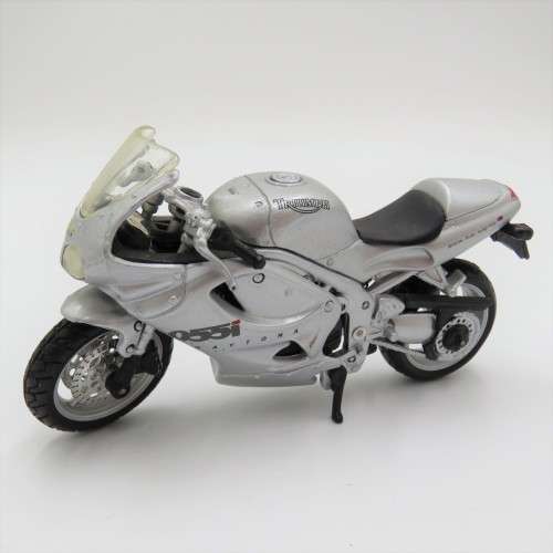 Maisto Triumph 955i Daytona model motorcycle - Scale 1/18