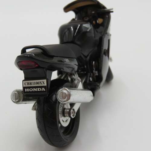 Honda CBR 1100XX model motorcycle - Scale 1/18