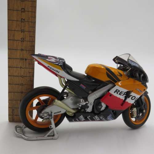NewRay Repsol Honda RC211V racing model motorcycle #3 Max Biaggi - Scale 1/12
