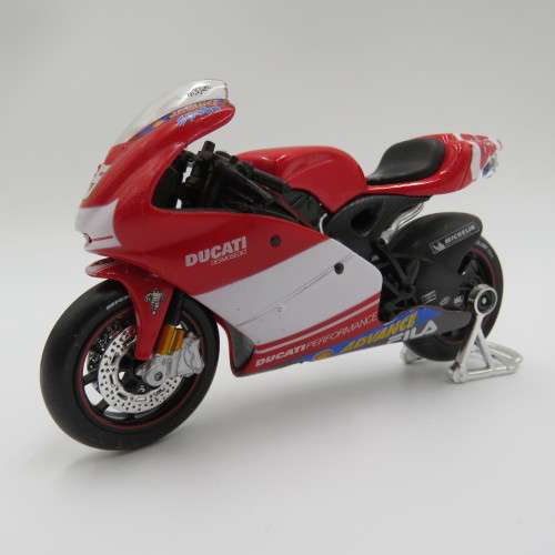 Maisto Ducati Desmosedici MotoGP model motorcycle - #65 Loris Capirossi - Scale 1/18