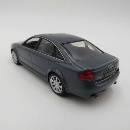 Minichamps 2002 Audi RS6 model car - missing mirror - scale 1/43