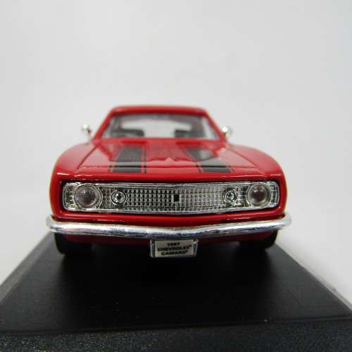 Road Signature 1967 Chevrolet Camaro Z-28 die-cast model car - scale 1/43