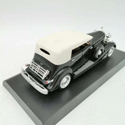 Signature models 1933 Cadillac Fleetwood die-cast model car - scale 1/32