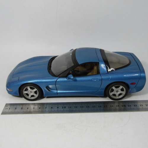 UT Models 1998 Chevrolet Corvette die-cast model car with removable roof - scale 1/18