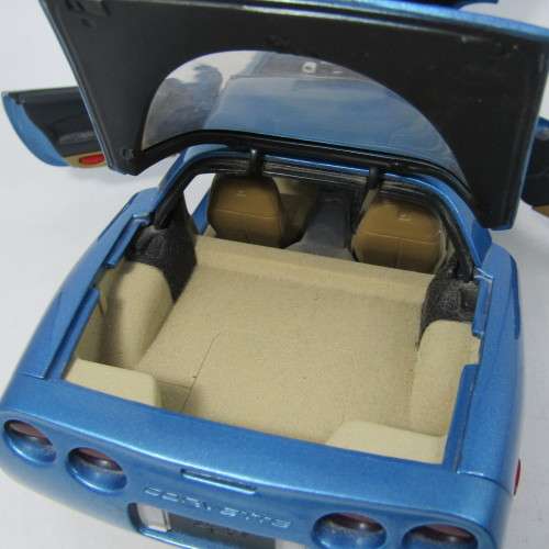 UT Models 1998 Chevrolet Corvette die-cast model car with removable roof - scale 1/18