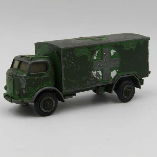 Meccano Ltd Dinky Toys #626 Military Ambulance Die-cast truck
