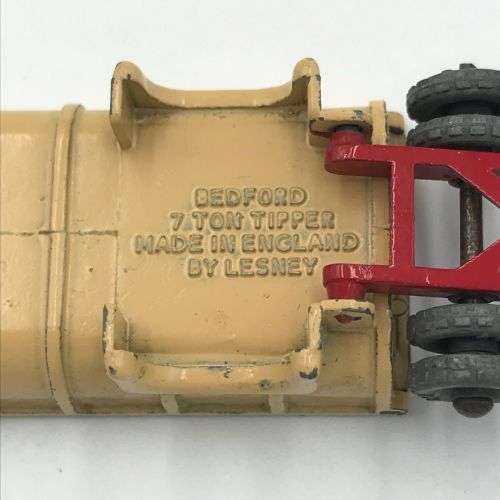 Lesney Matchbox No.40 Bedford 7 ton tripper die - cast toy truck