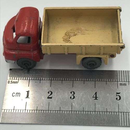 Lesney Matchbox No.40 Bedford 7 ton tripper die - cast toy truck