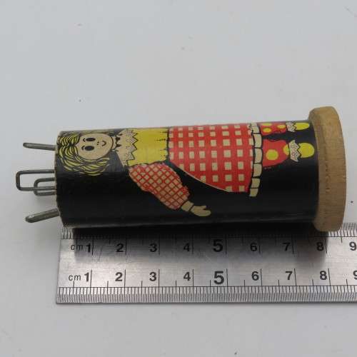 Vintage wooden knitting spool / tolletjie brei