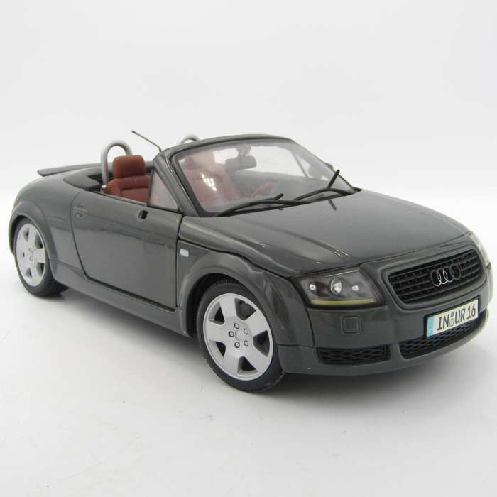 Maisto Audi TT Roadster die-cast model car - scale 1/18 - mirror missing