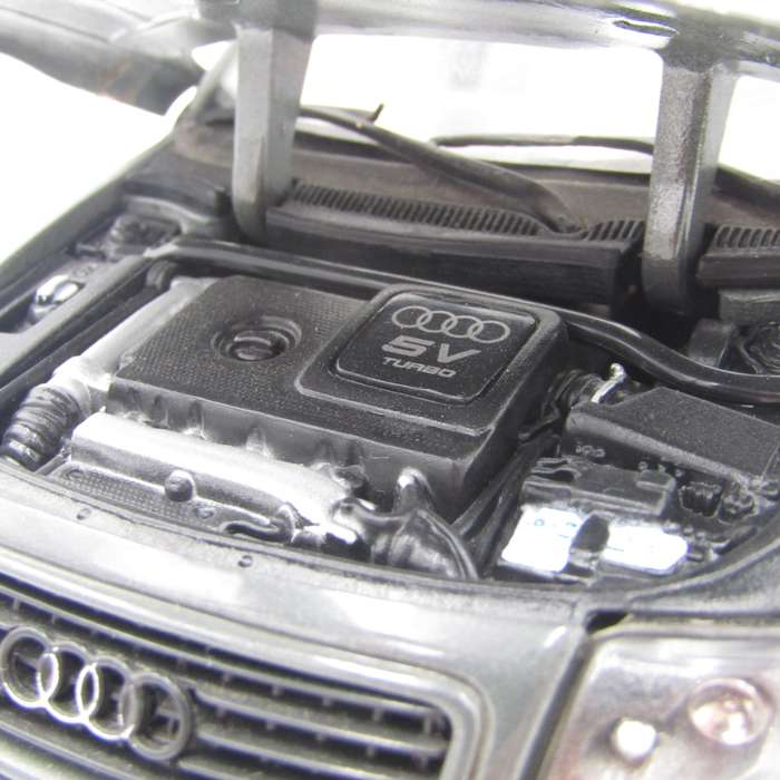 Maisto Audi TT Roadster die-cast model car - scale 1/18 - mirror missing