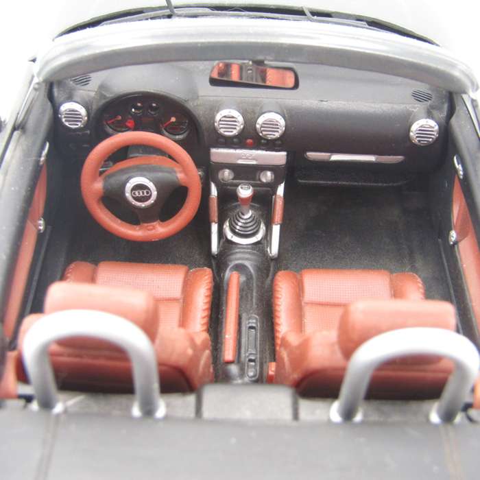 Maisto Audi TT Roadster die-cast model car - scale 1/18 - mirror missing