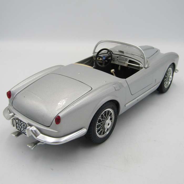 Bburago 1955 Lancia Aurelia B24 Spider die-cast model car - scale 1/18