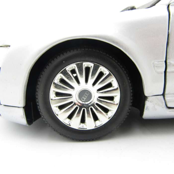 MotorMax Audi A8 3.8 Quattro die-cast model car - scale 1/18