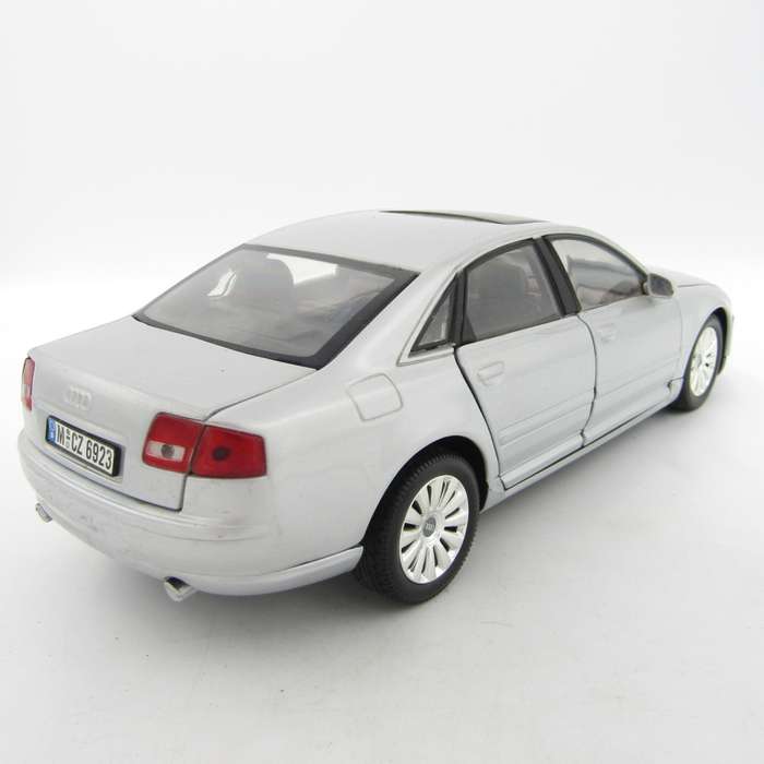 MotorMax Audi A8 3.8 Quattro die-cast model car - scale 1/18
