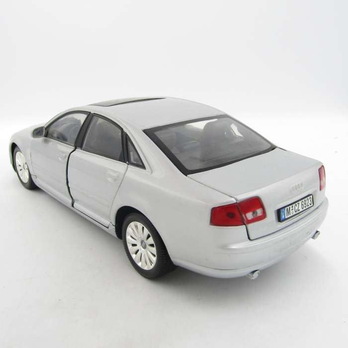 MotorMax Audi A8 3.8 Quattro die-cast model car - scale 1/18