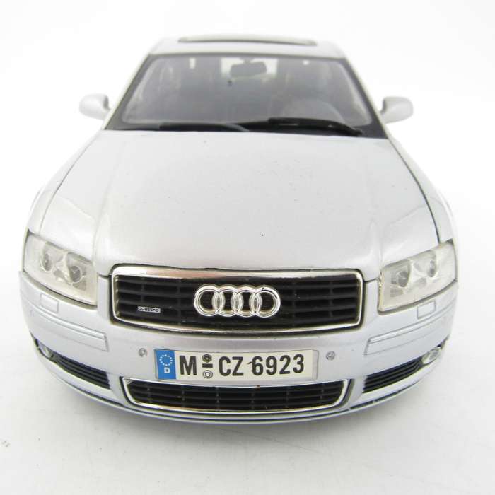 MotorMax Audi A8 3.8 Quattro die-cast model car - scale 1/18