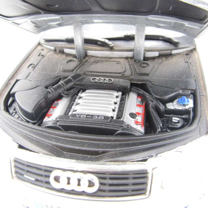 MotorMax Audi A8 3.8 Quattro die-cast model car - scale 1/18