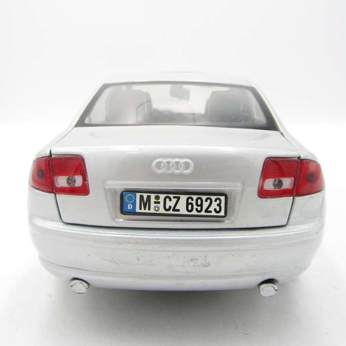 MotorMax Audi A8 3.8 Quattro die-cast model car - scale 1/18