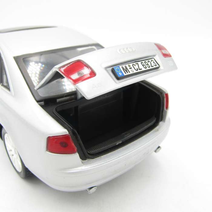 MotorMax Audi A8 3.8 Quattro die-cast model car - scale 1/18