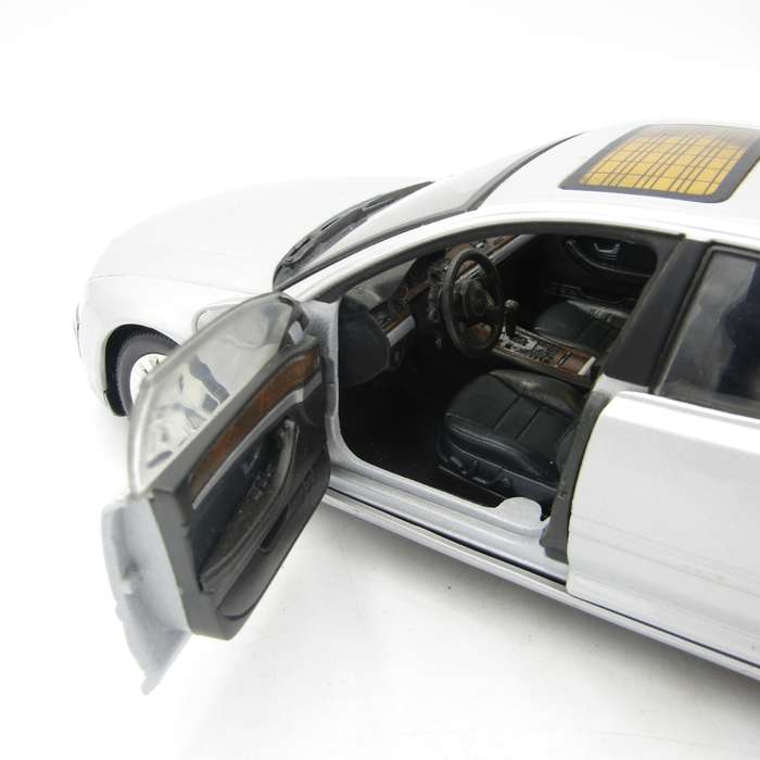 MotorMax Audi A8 3.8 Quattro die-cast model car - scale 1/18
