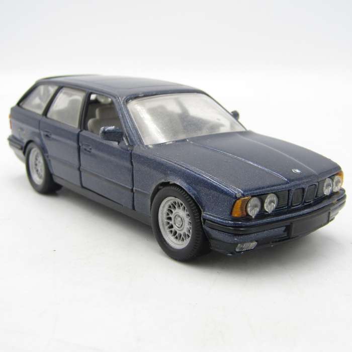 Gama #1011 BMW 525i die-cast model car - scale 1/43