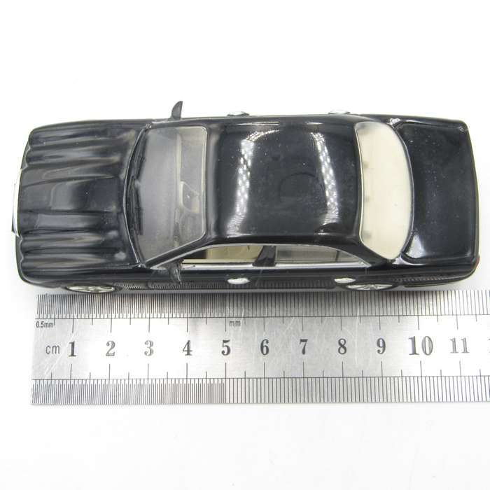 Universal Hobbies Jaquar XJ8 die-cast model car - scale 1/43