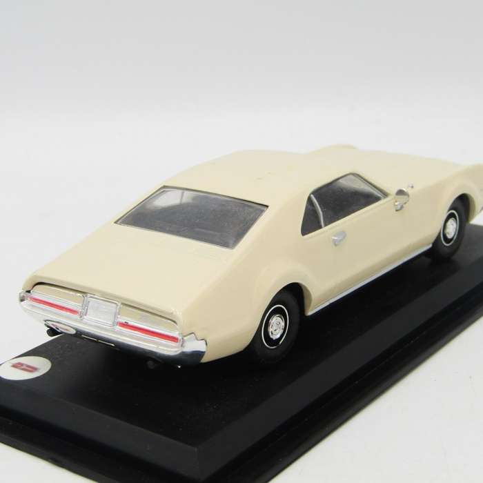 Del Prado 1966 Oldsmobile Toronado die-cast model car - scale 1/43