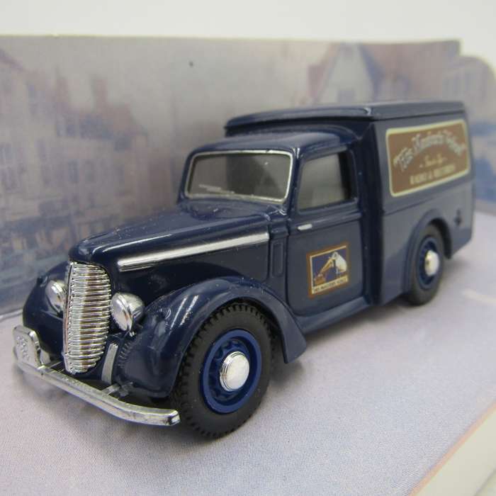 Matchbox Dinky 1948 Commer 8 CWT van model car in box
